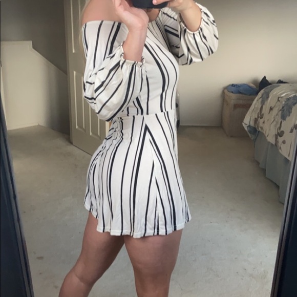 Boohoo off the shoulder romper - Picture 5 of 5